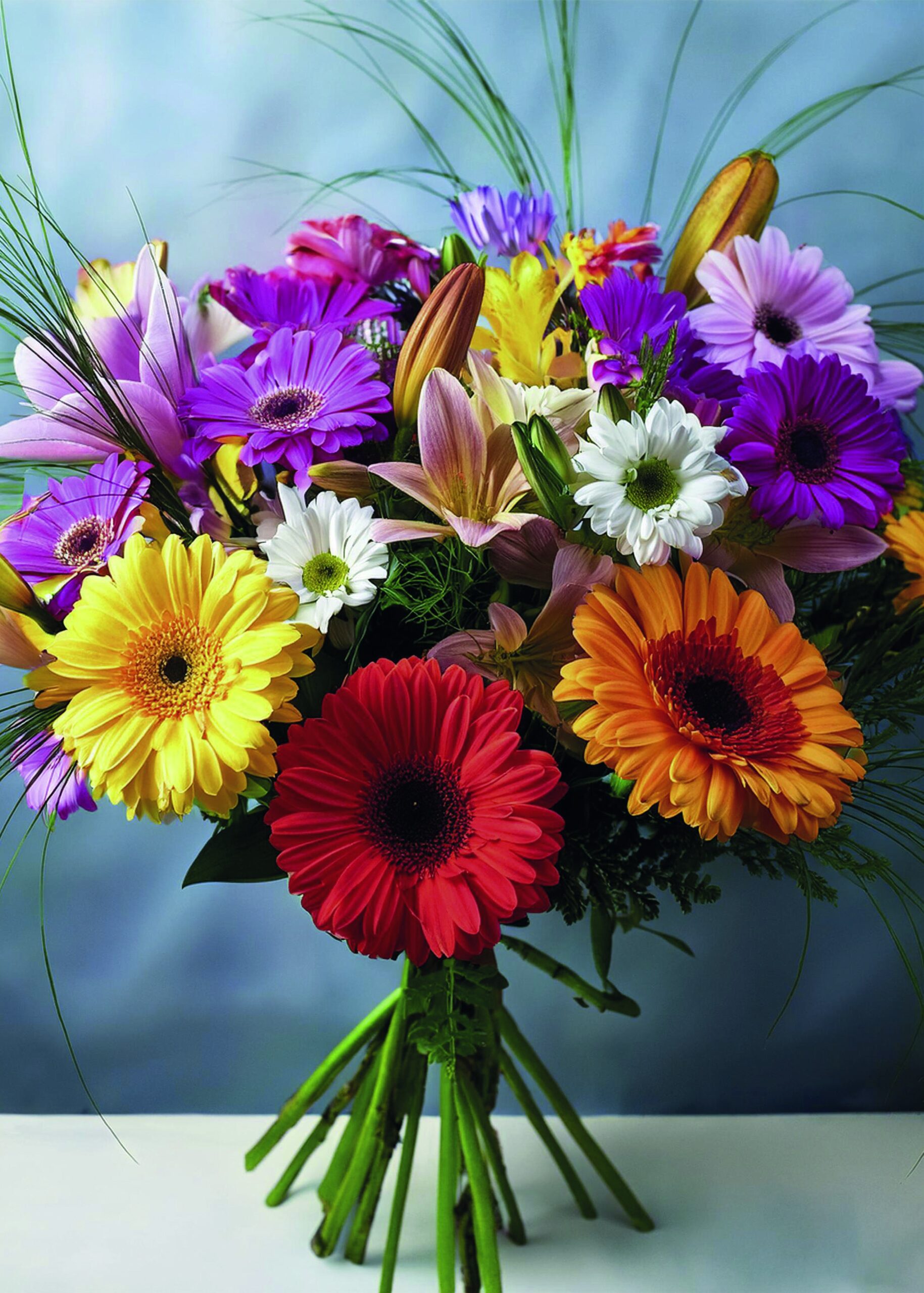 Ramo mixto con gerberas de colores