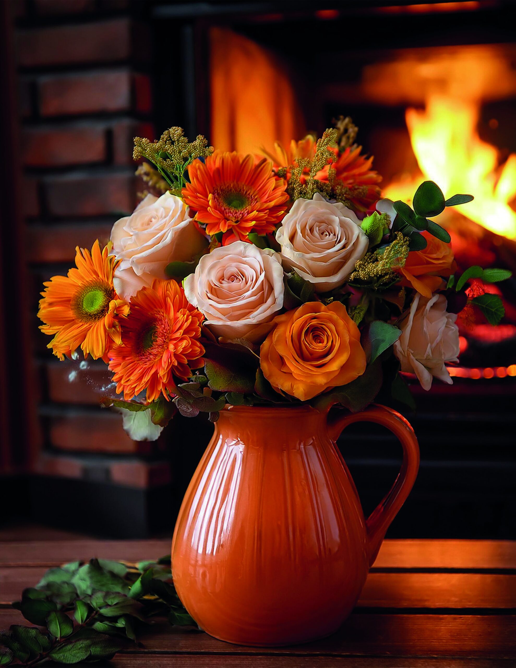 Arreglo con rosas durazno y gerberas naranjas